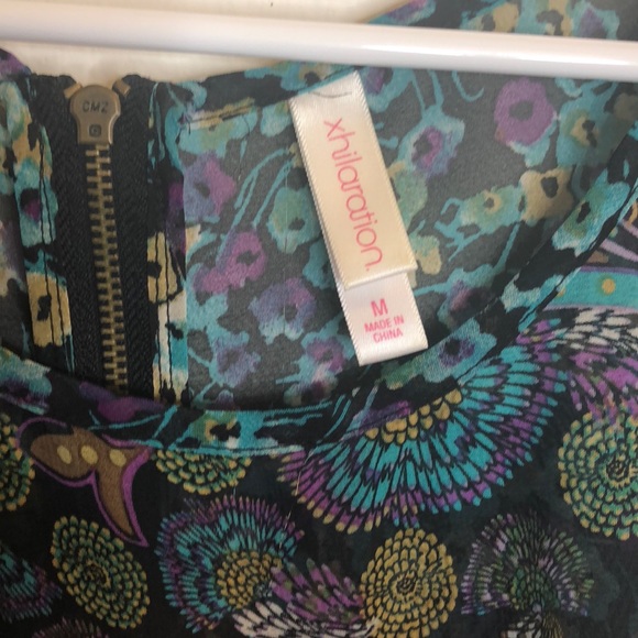 Sheer floral slightly cropped Xhiliration top! - Picture 3 of 7